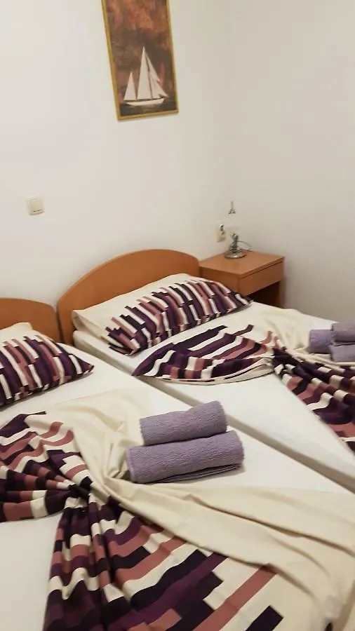 Apartment Apartmani Luna Vir Croatia