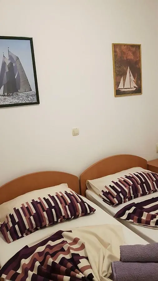 Apartmani Luna Vir 0*,  Croatia