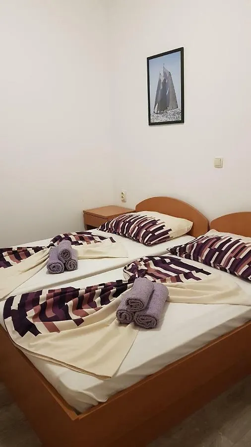 Apartment Apartmani Luna Vir Croatia