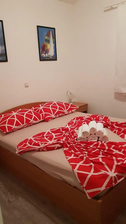 Apartmani Luna Vir
