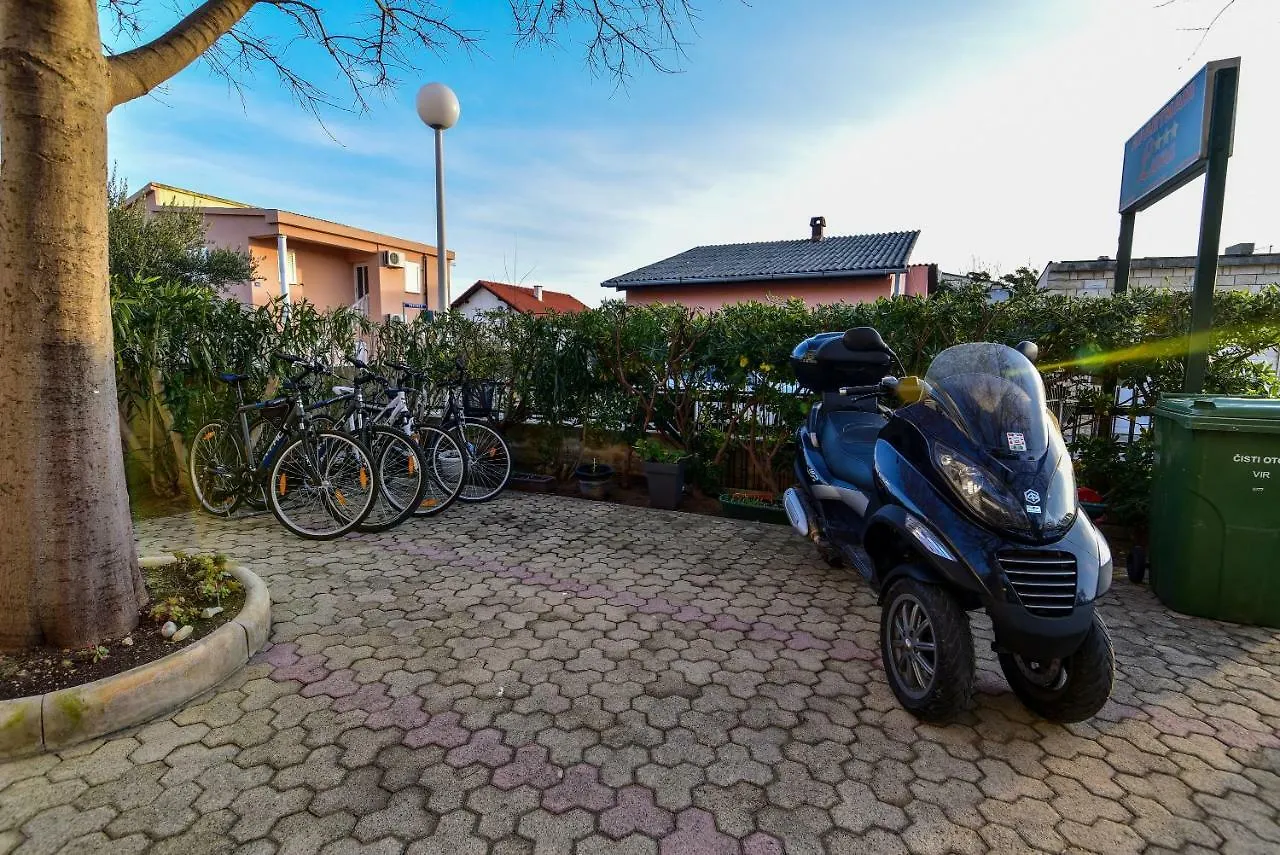 Apartmani Luna Vir 0*,  Croatia