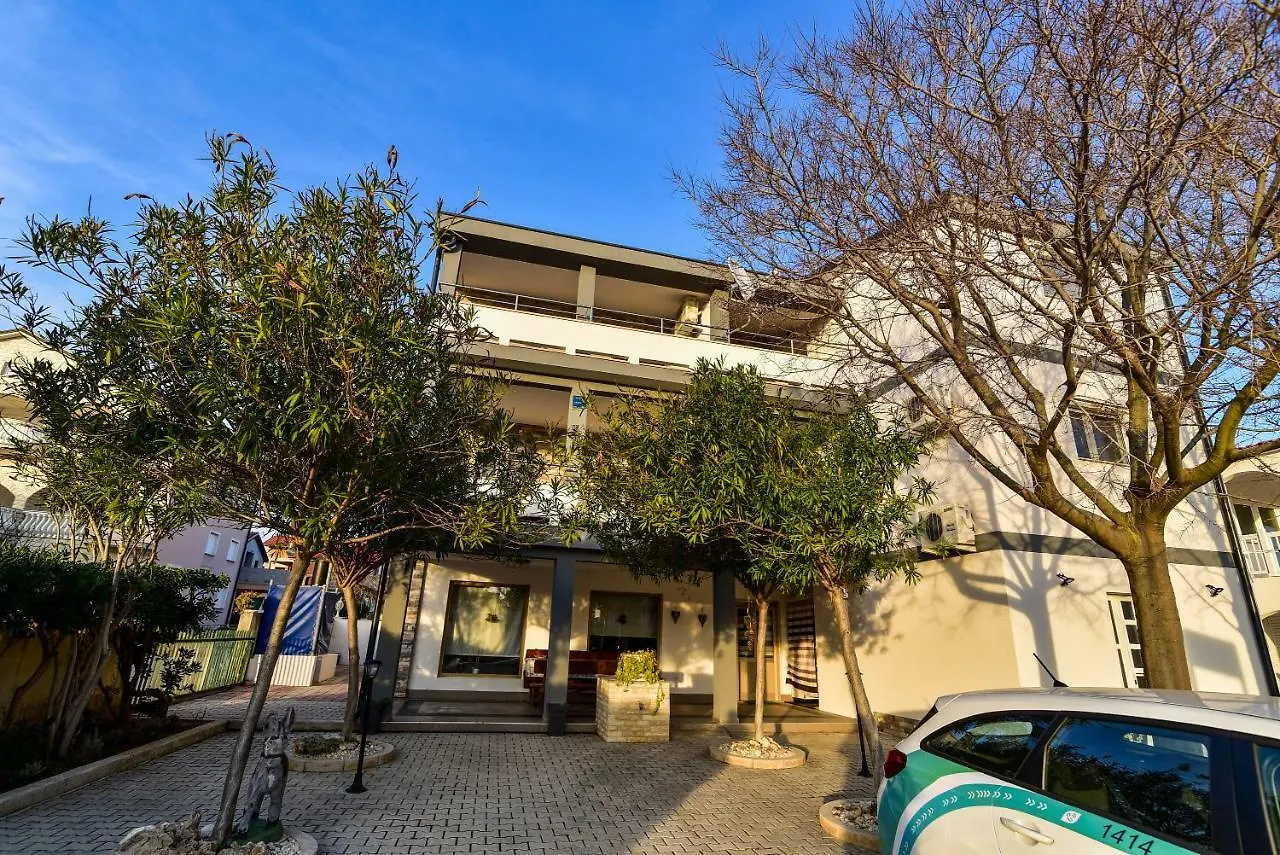 Apartmani Luna Vir Apartment