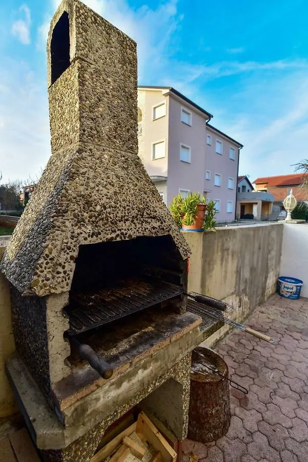 Apartmani Luna Vir