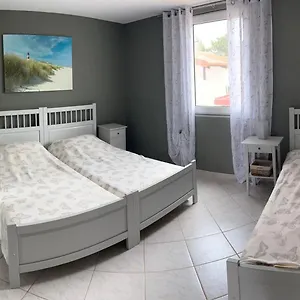 Apartmán Starcevic, Vir